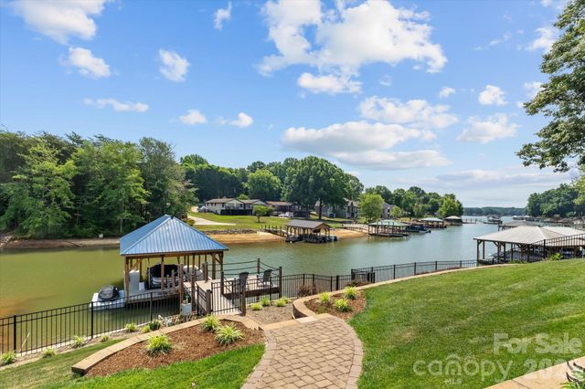 176 Hazelton Loop 13, Mooresville, NC 28117