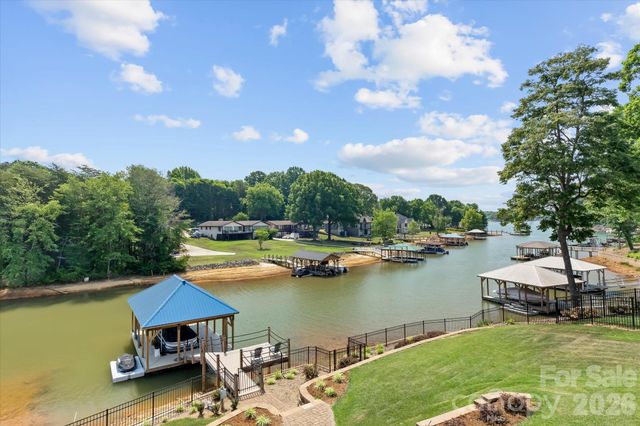 176 Hazelton Loop 13, Mooresville, NC 28117