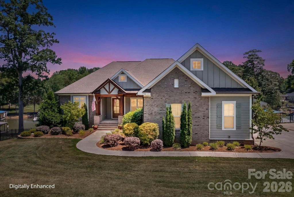 176 Hazelton Loop 13, Mooresville, NC 28117
