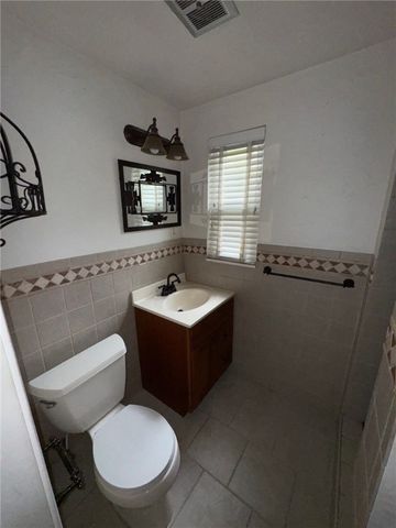 813 Maine St, Forest Hills Boro, PA 15221