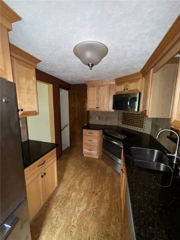 813 Maine St, Forest Hills Boro, PA 15221