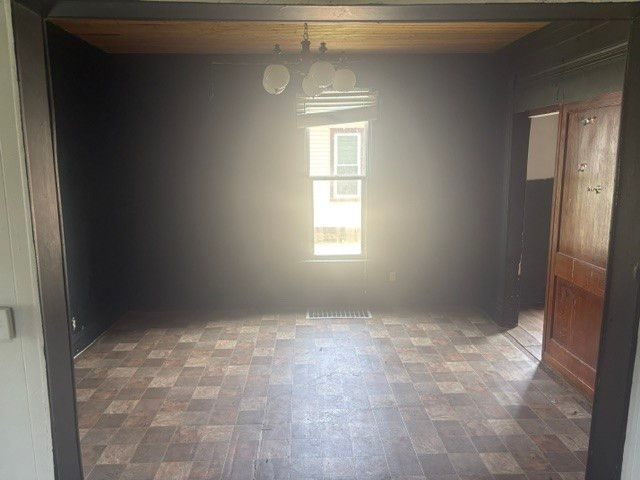 814 W 5th Street S, Newton, IA 50208
