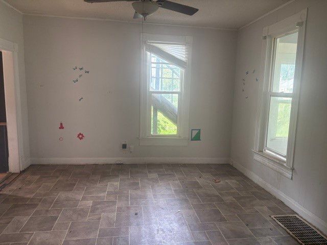 814 W 5th Street S, Newton, IA 50208