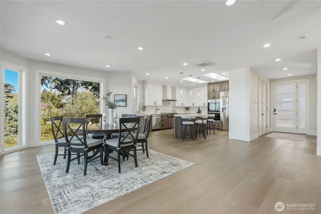 6029 Atlas Place SW, Seattle, WA 98136