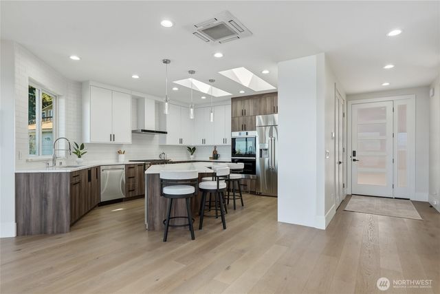 6029 Atlas Place SW, Seattle, WA 98136