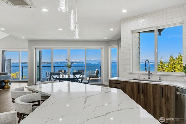 6029 Atlas Place SW, Seattle, WA 98136