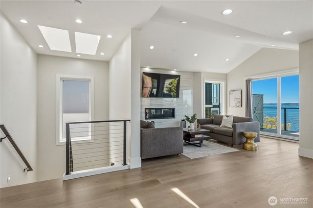 6029 Atlas Place SW, Seattle, WA 98136