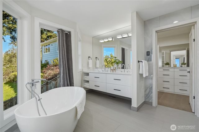 6029 Atlas Place SW, Seattle, WA 98136