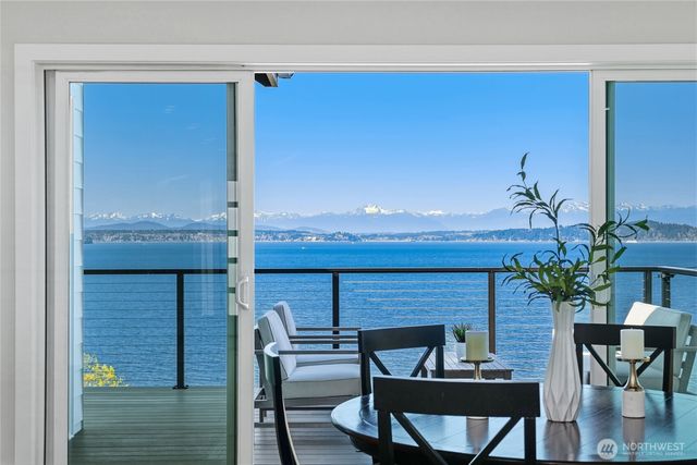 6029 Atlas Place SW, Seattle, WA 98136