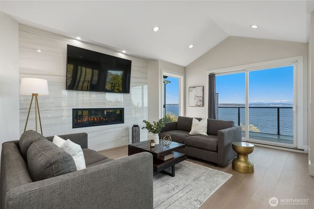 6029 Atlas Place SW, Seattle, WA 98136