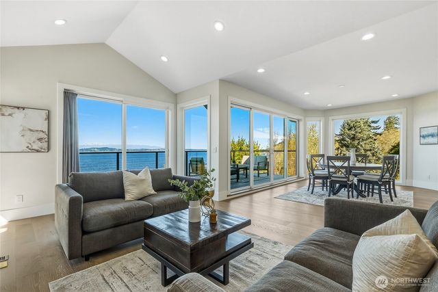 6029 Atlas Place SW, Seattle, WA 98136