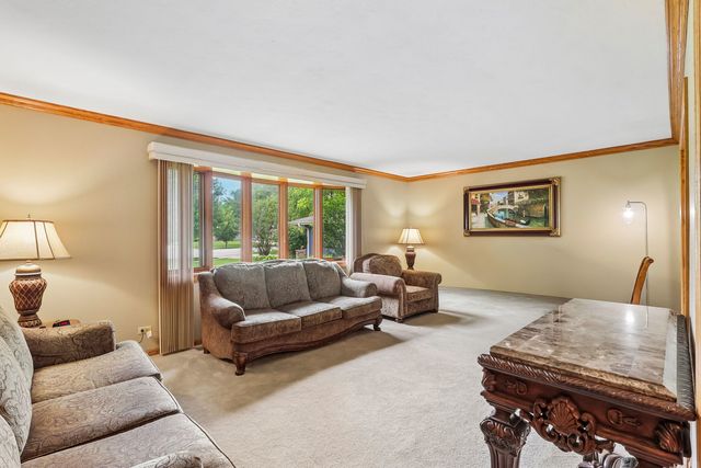 308 S Knollwood Drive, Schaumburg, IL 60193