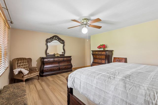 308 S Knollwood Drive, Schaumburg, IL 60193