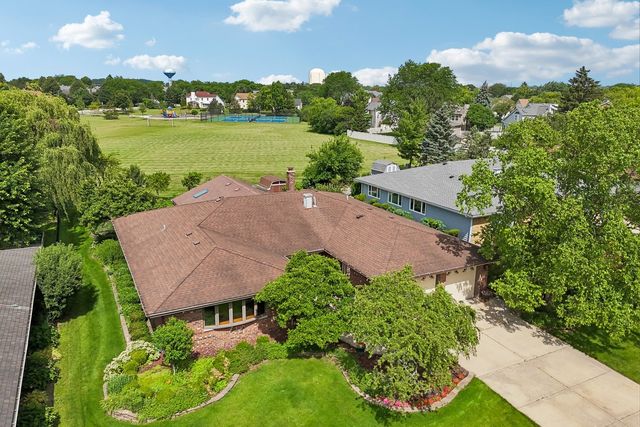 308 S Knollwood Drive, Schaumburg, IL 60193