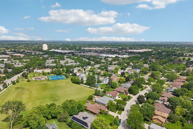 308 S Knollwood Drive, Schaumburg, IL 60193
