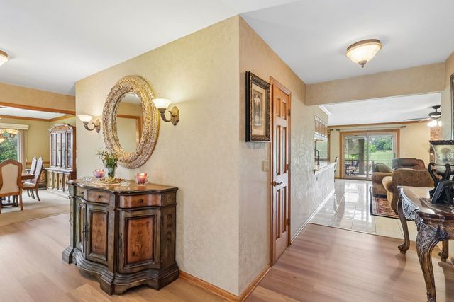 308 S Knollwood Drive, Schaumburg, IL 60193