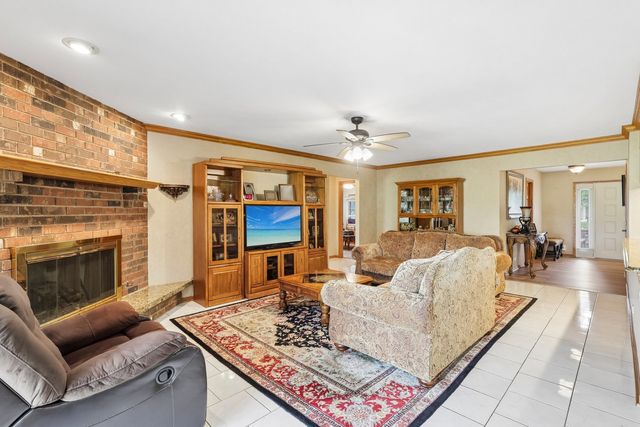 308 S Knollwood Drive, Schaumburg, IL 60193