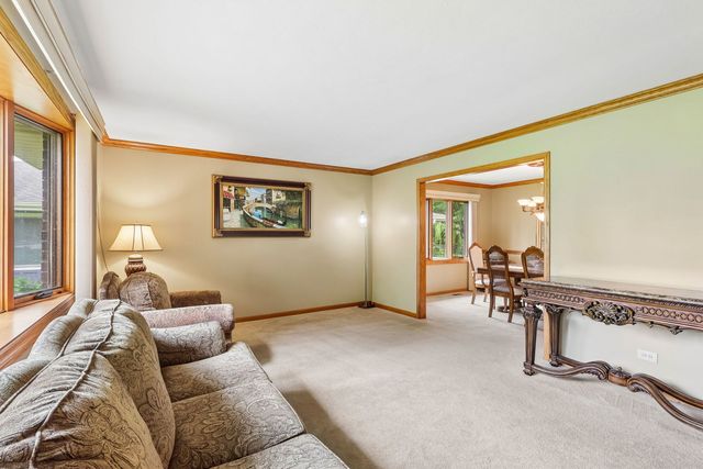 308 S Knollwood Drive, Schaumburg, IL 60193