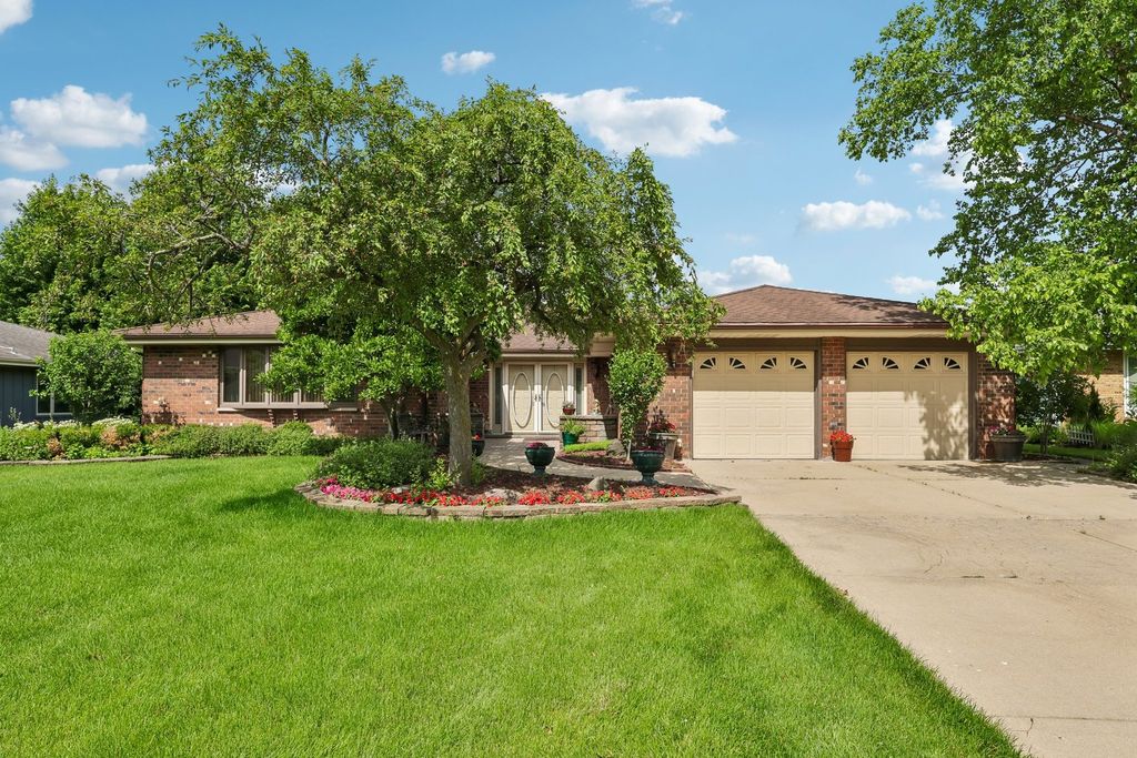 308 S Knollwood Drive, Schaumburg, IL 60193