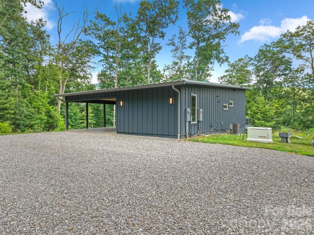 337 Leatherbreeches Drive, Tuckasegee, NC 28783