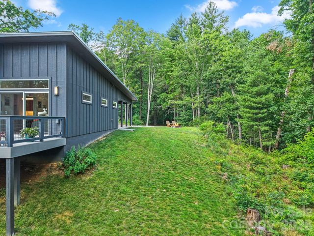 337 Leatherbreeches Drive, Tuckasegee, NC 28783