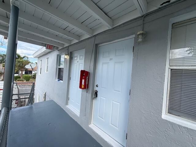 1913 Division Avenue 202, West Palm Beach, FL 33407