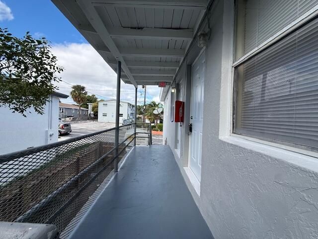 1913 Division Avenue 202, West Palm Beach, FL 33407