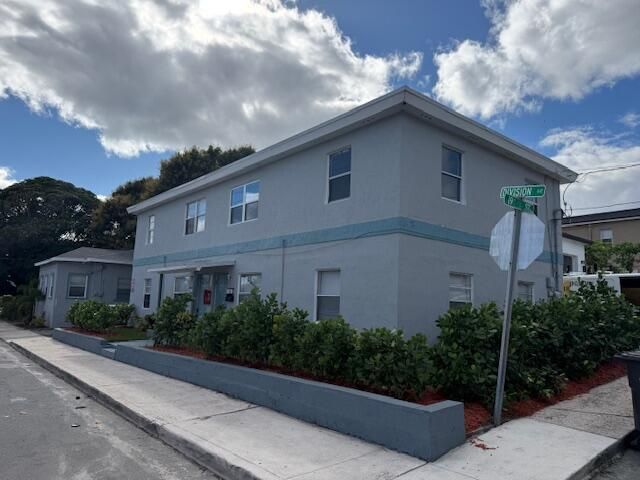 1913 Division Avenue 202, West Palm Beach, FL 33407