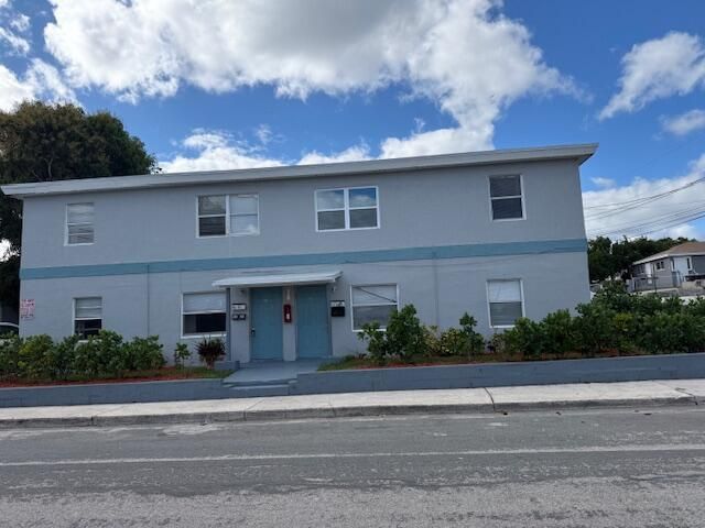 1913 Division Avenue 202, West Palm Beach, FL 33407