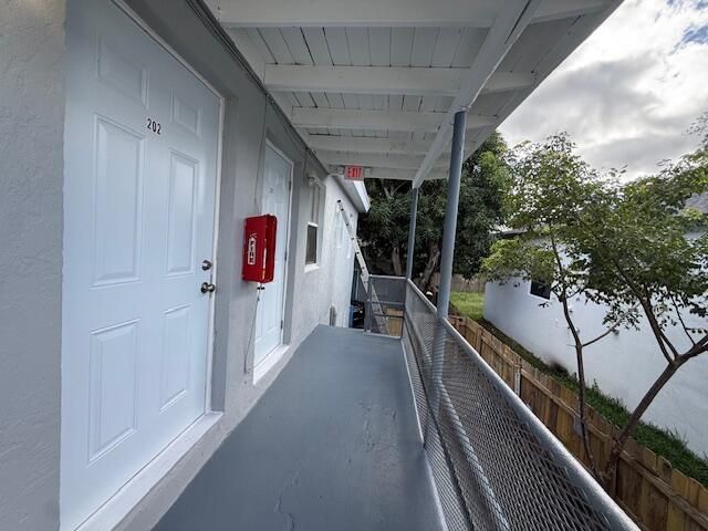 1913 Division Avenue 202, West Palm Beach, FL 33407