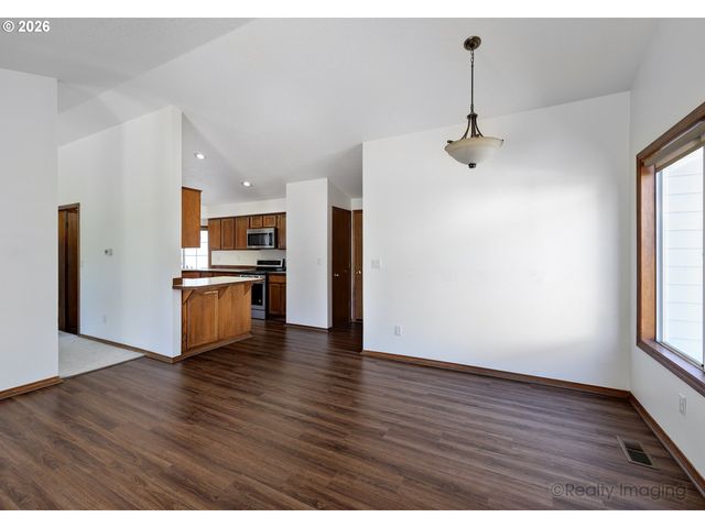 254 Sw NANCY Cir, Gresham, OR 97030