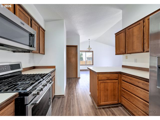 254 Sw NANCY Cir, Gresham, OR 97030