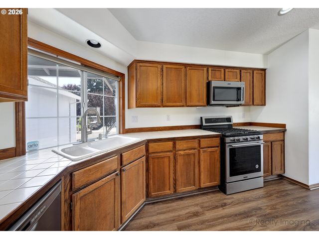 254 Sw NANCY Cir, Gresham, OR 97030