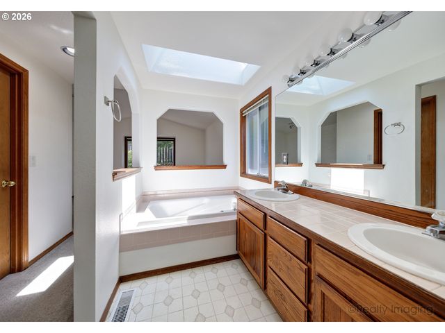 254 Sw NANCY Cir, Gresham, OR 97030