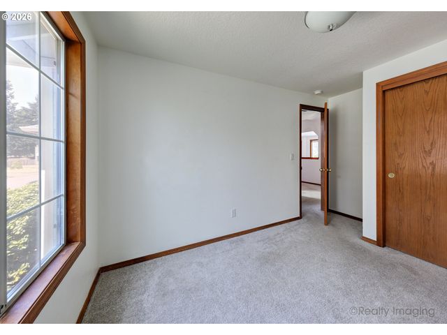 254 Sw NANCY Cir, Gresham, OR 97030