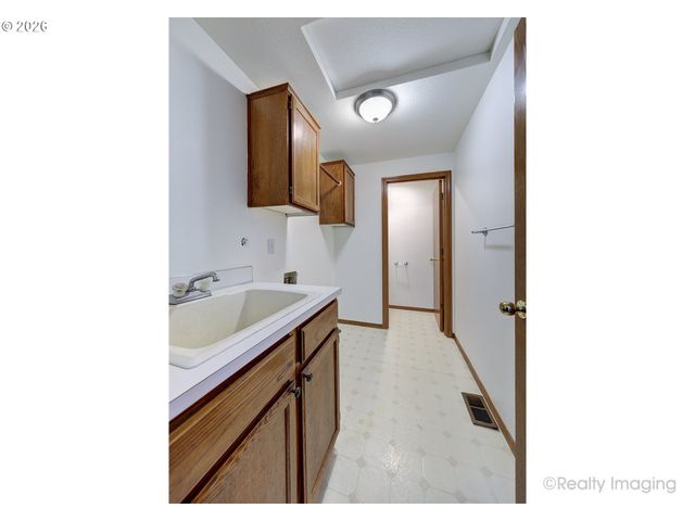 254 Sw NANCY Cir, Gresham, OR 97030