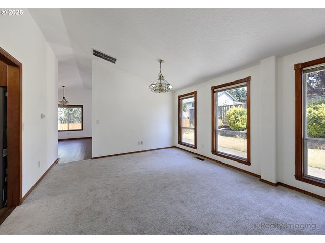254 Sw NANCY Cir, Gresham, OR 97030