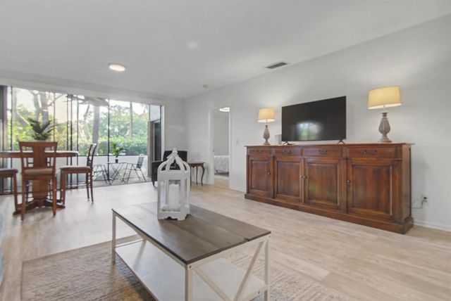1143 Duncan Circle Unit 101, Palm Beach Gardens, FL 33418