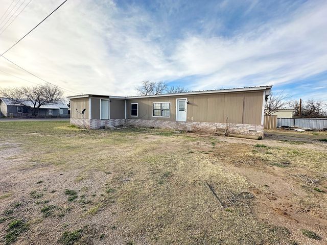 427 S 2nd St, Coahoma, TX 79511