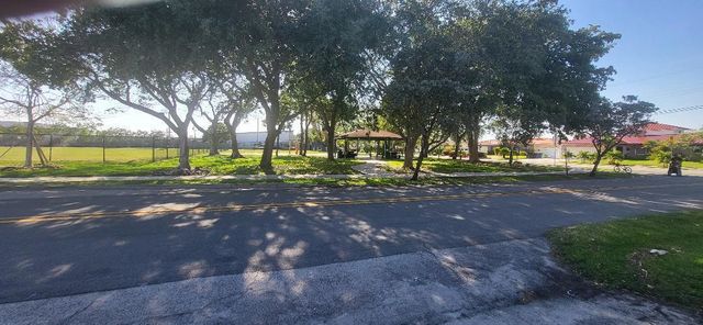 5240 NE 14th Way, Fort Lauderdale, FL 33334