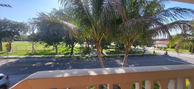 5240 NE 14th Way, Fort Lauderdale, FL 33334