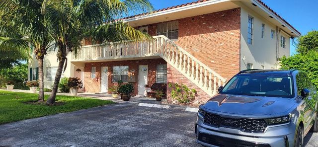 5240 NE 14th Way, Fort Lauderdale, FL 33334