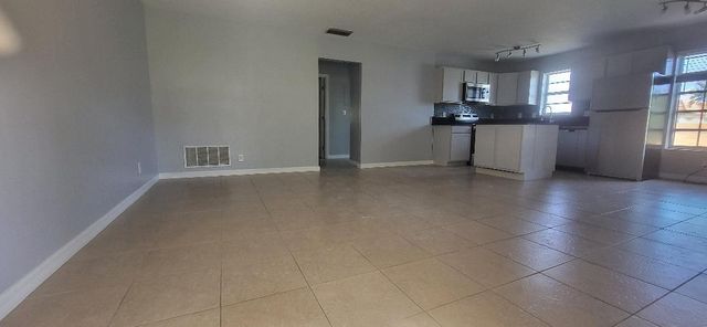 5240 NE 14th Way, Fort Lauderdale, FL 33334