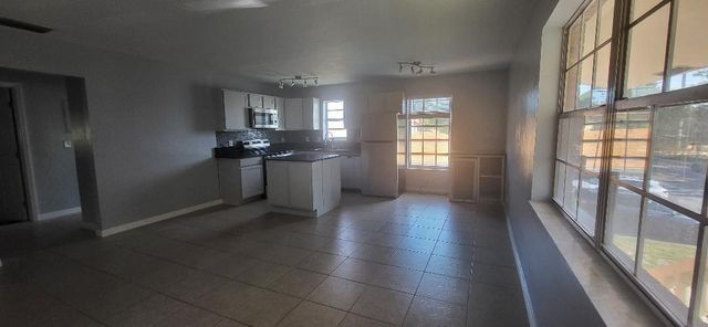 5240 NE 14th Way, Fort Lauderdale, FL 33334