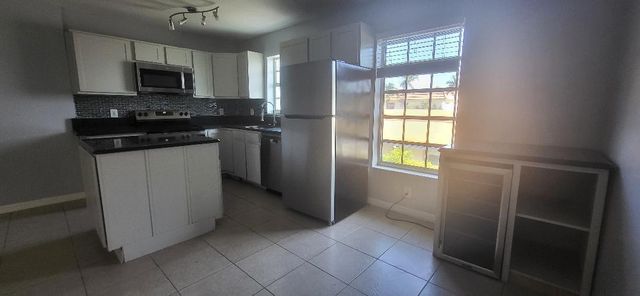 5240 NE 14th Way, Fort Lauderdale, FL 33334