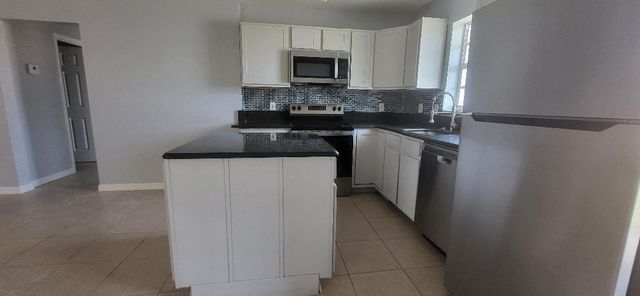 5240 NE 14th Way, Fort Lauderdale, FL 33334