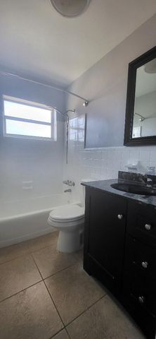 5240 NE 14th Way, Fort Lauderdale, FL 33334