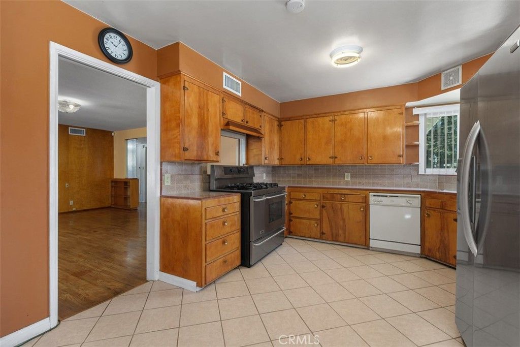 Image 13 of property listing at 417 E Cornell, Rialto, CA 92376