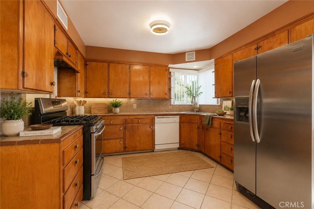 Image 14 of property listing at 417 E Cornell, Rialto, CA 92376