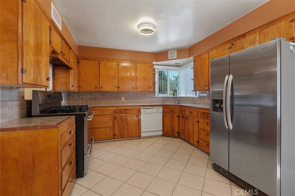 Image 15 of property listing at 417 E Cornell, Rialto, CA 92376